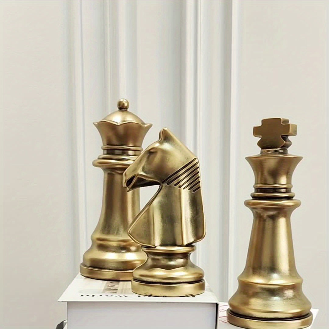 Resin Chess King Decorative Piece: Suitable for Indoor and Outdoor Use, Perfect for Christmas Decorating