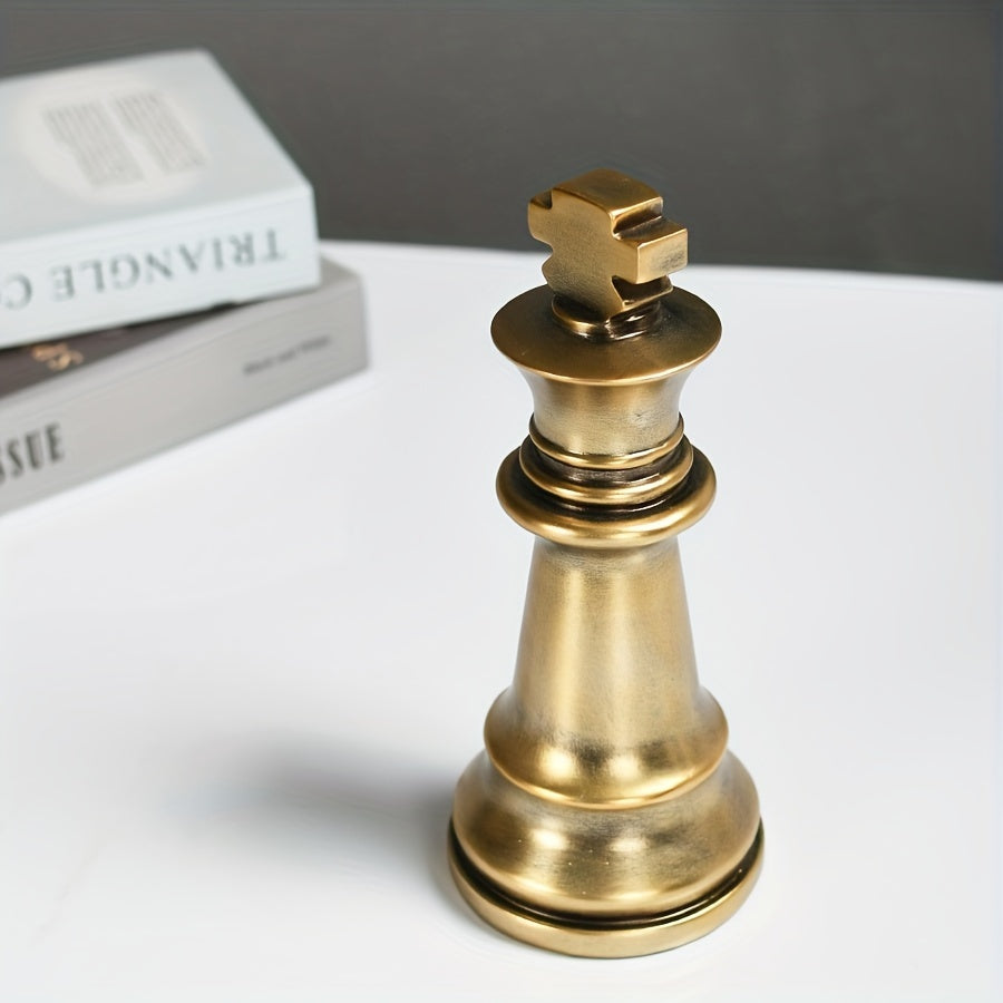 Resin Chess King Decorative Piece: Suitable for Indoor and Outdoor Use, Perfect for Christmas Decorating