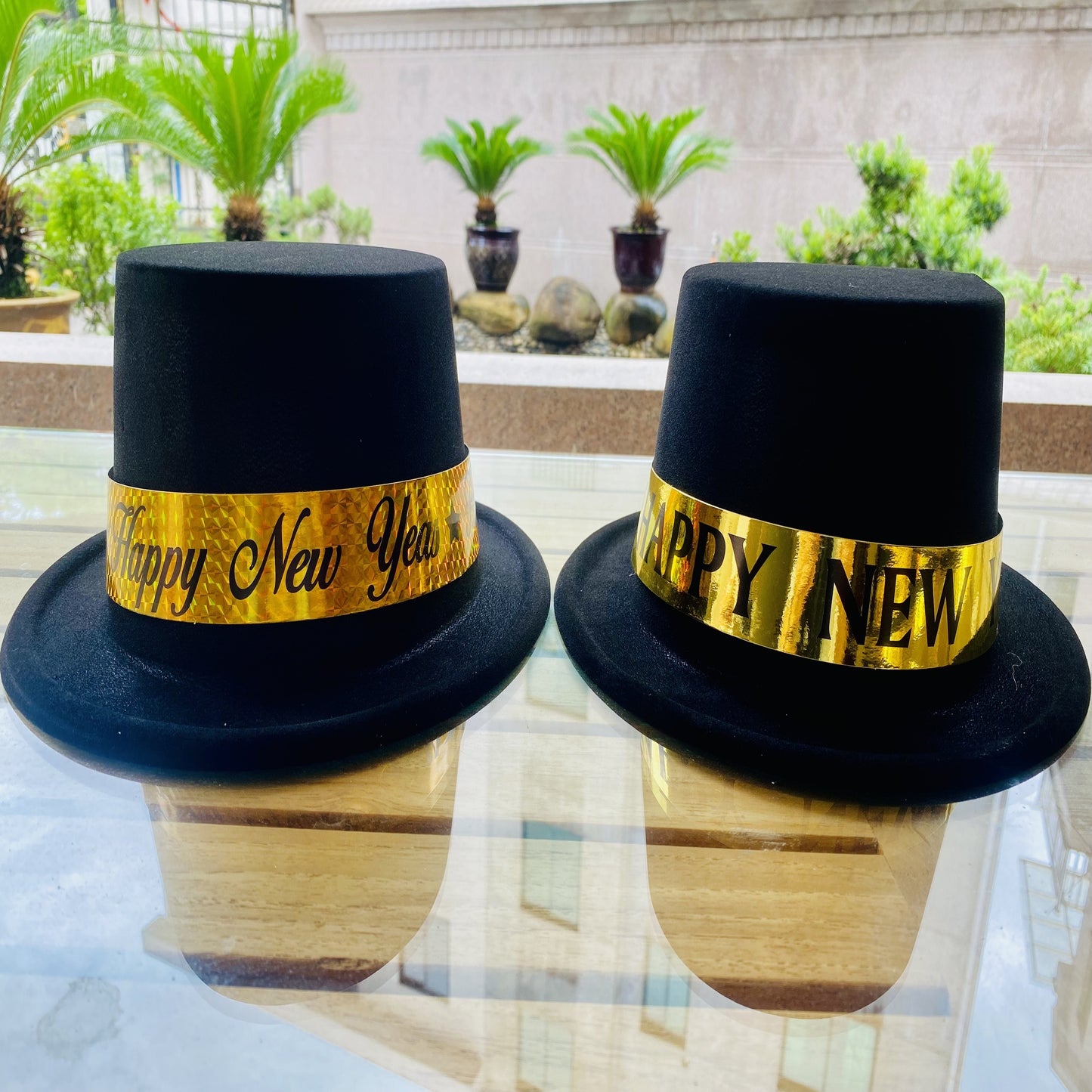 6-Pack Happy New Year Top Hats - One-Time Use Plastic Party Accessories with Removable Golden Band, Versatile for Year-Round Celebrations, Festive Headwear for New Year's Eve and General Occasions