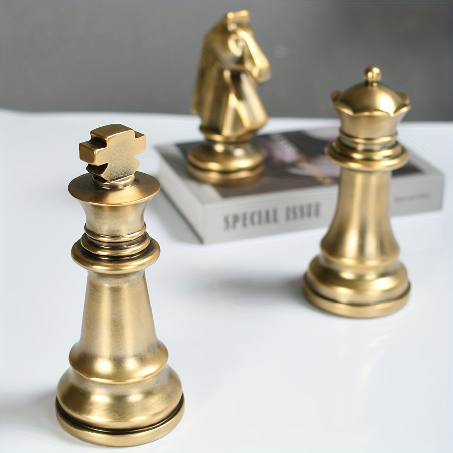 Resin Chess King Decorative Piece: Suitable for Indoor and Outdoor Use, Perfect for Christmas Decorating